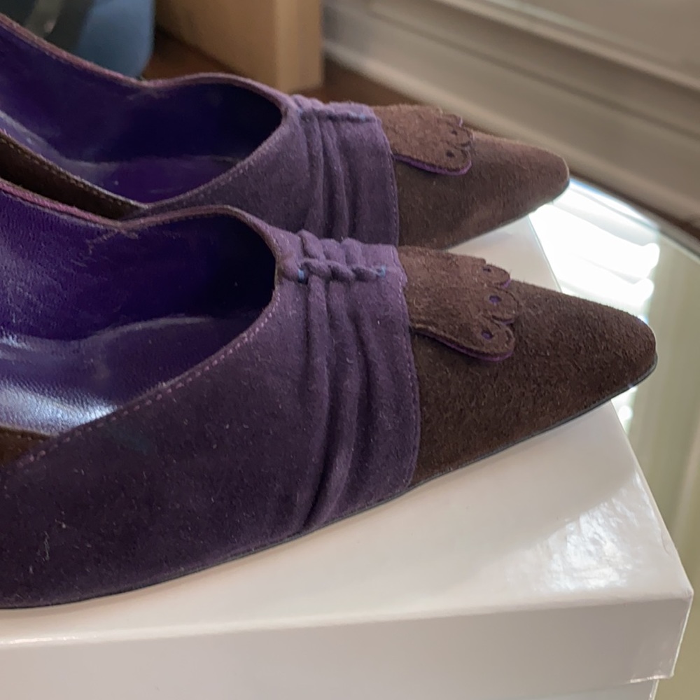 Manolo Blahnik Brown and Purple Suede Pump - Picture 4 of 11